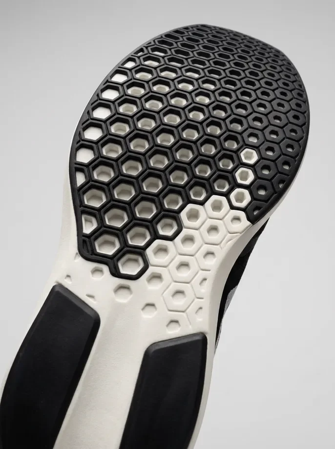 Running shoe midsole with a hexagonal lattice tread